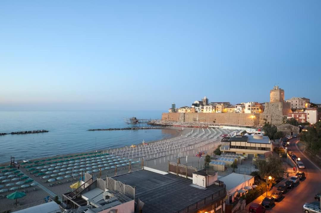 La Finestra Sul Castello B&B Termoli Exterior foto